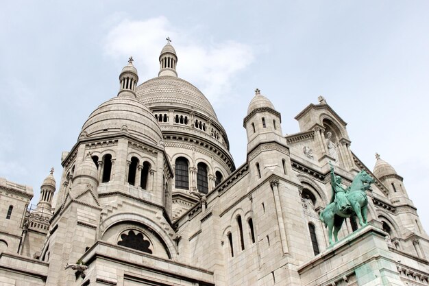 Photo vue en bas angle du bâtiment historique