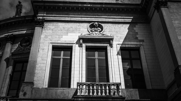 Photo vue en bas angle du bâtiment historique