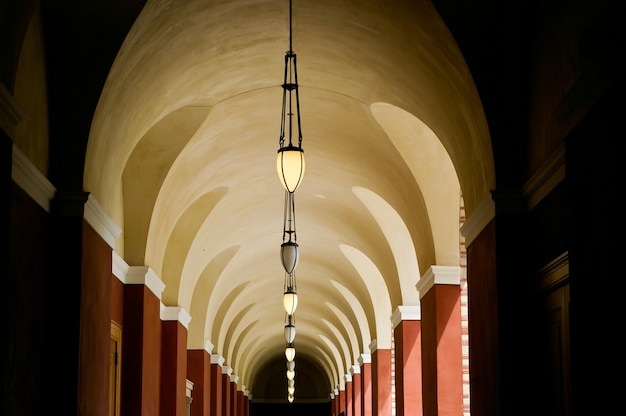 Vue en bas angle du plafond éclairé