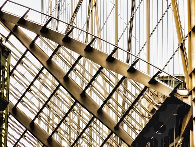 Vue en bas angle de la lucarne d'un bâtiment