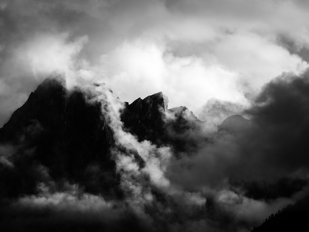 Photo vue à bas angle des nuages dans le ciel