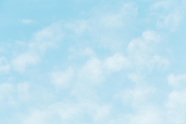 Vue à bas angle des nuages dans le ciel