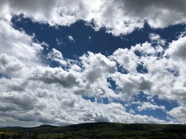 Vue à bas angle des nuages dans le ciel