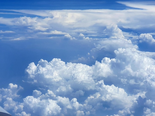 Photo vue à bas angle des nuages dans le ciel