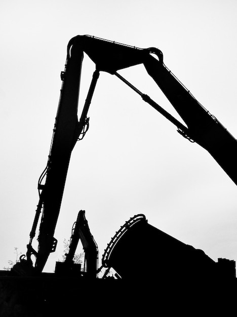 Photo vue à bas angle de la structure construite contre un ciel dégagé