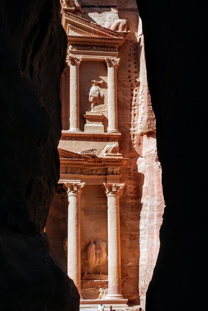 Photo vue en bas angle d'un temple