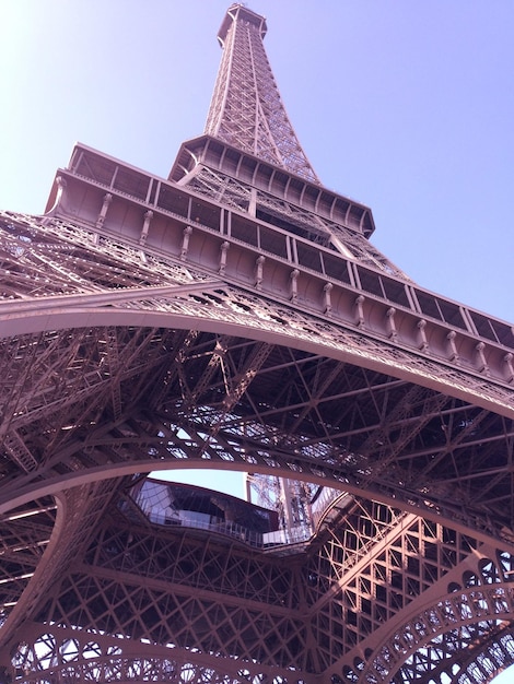 Photo vue à bas angle de la tour eiffel