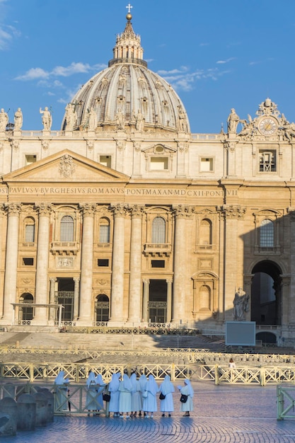 Vue de la basilique Saint-Pierre à Rome Italie