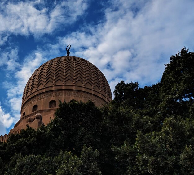 Photo vue basse d'une mosquée