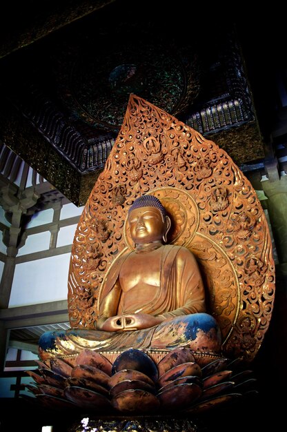 Vue basse de la statue de Bouddha