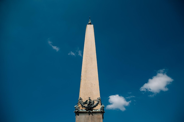 Photo vue basse de la statue