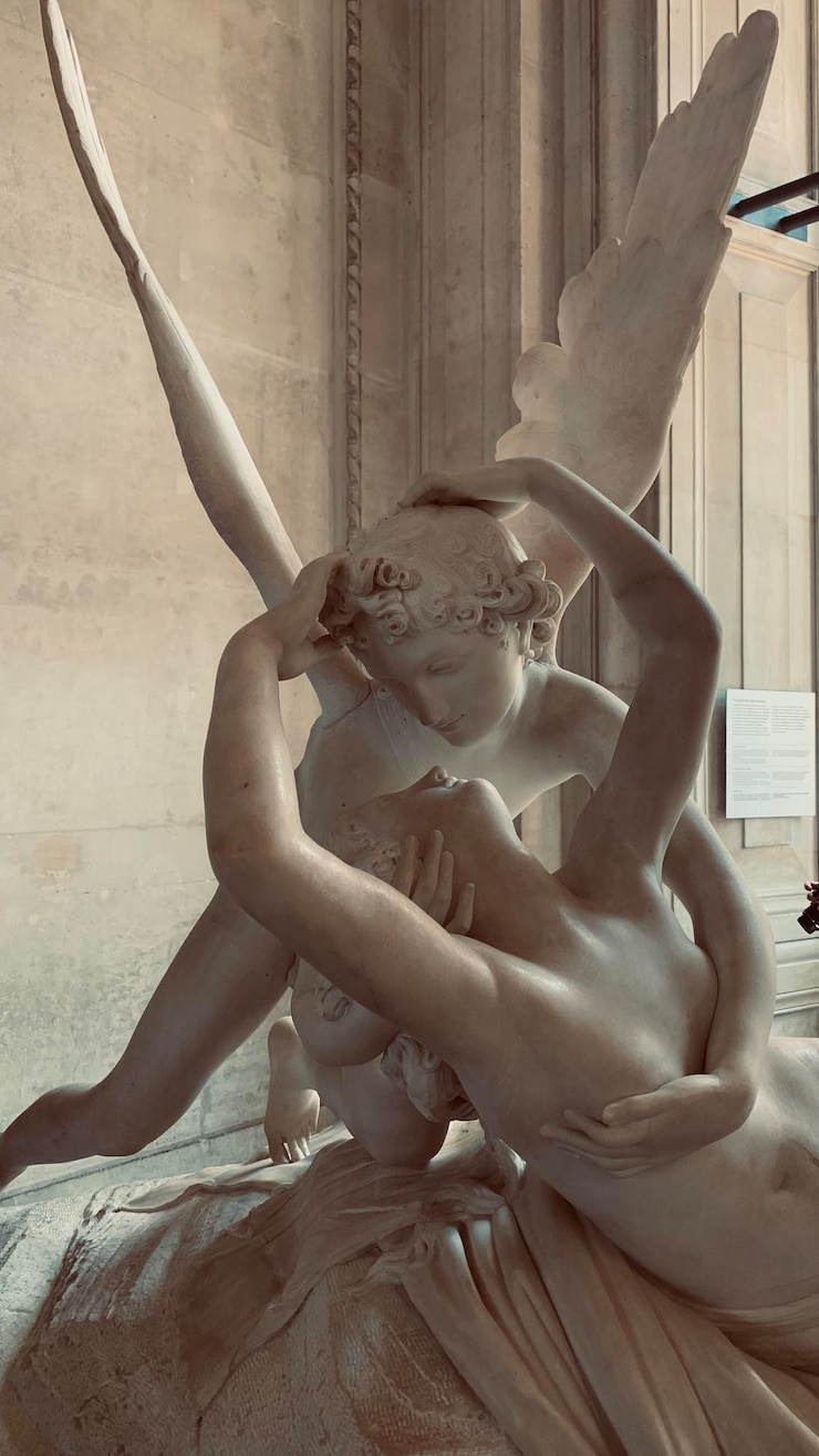Photo vue basse de la statue
