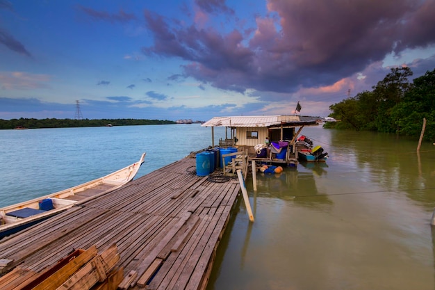 Vue des bateaux dans le lac
