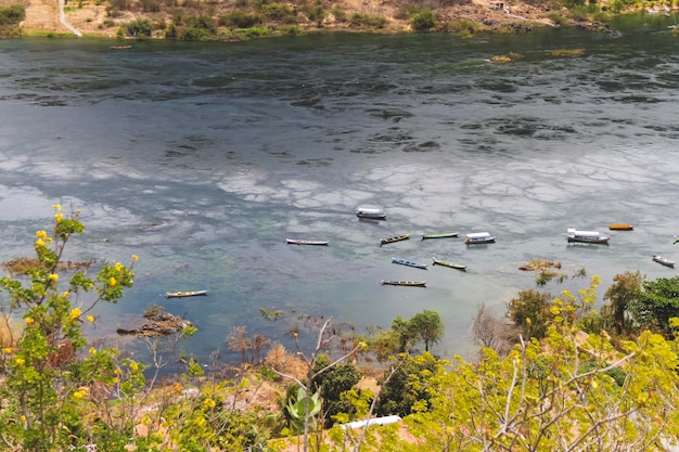 Vue des bateaux dans la rivière