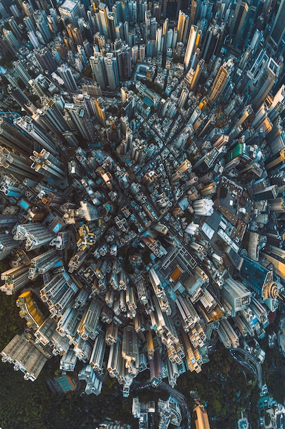 Vue d'un bâtiment éclairé sous un angle bas