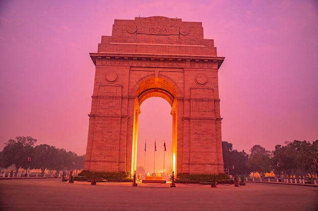 Vue d'un bâtiment historique contre le ciel au coucher du soleil