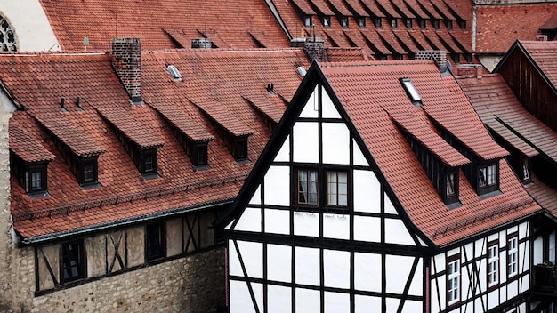 Vue d'un bâtiment résidentiel sous un angle bas