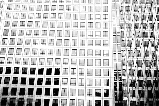 Vue d'un bâtiment en ville sous un angle bas