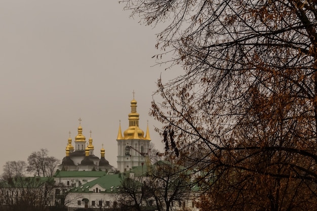 Vue sur un des bâtiments de la Laure de Pechersk de Kiev