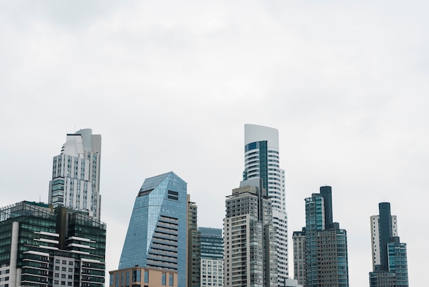 Vue sur les bâtiments modernes