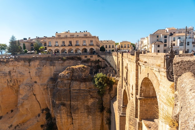 Vue sur les bâtiments et le nouveau pont de Ronda province de Malaga Andalousie