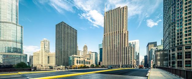 Vue des bâtiments et de la route à Chicago