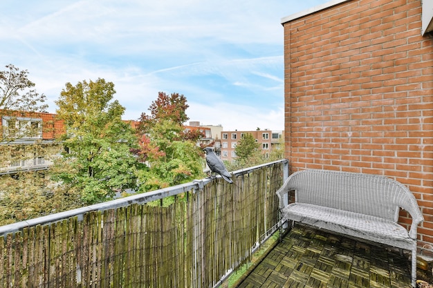 Vue sur le beau balcon de la maison