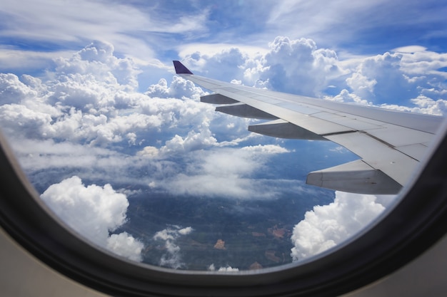 Vue, de, beau, nuage, et, aile, de, avion, depuis, fenêtre