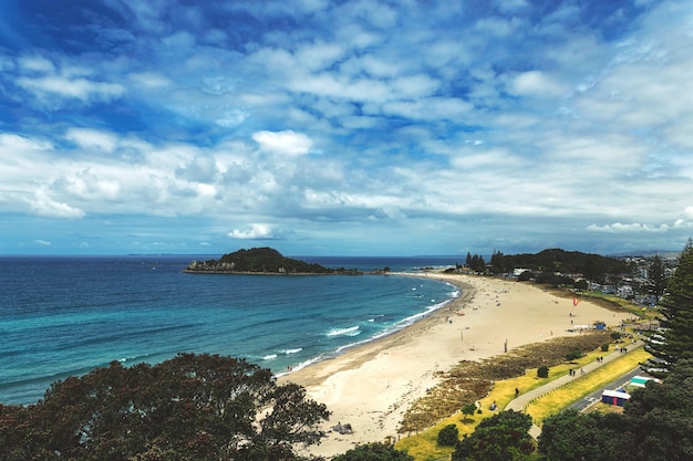 Vue sur la belle plage de Mount Maunganui, Nouvelle-Zélande