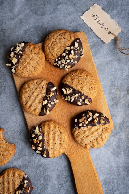 Photo vue des biscuits cuits au four faits par une boulangerie végétalienne