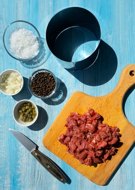 Vue de boeuf pour plat de steak tartare