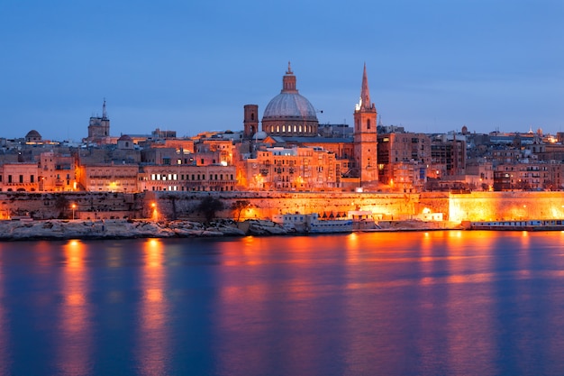 Vue de bord de mer de La Valette vue de Sliema, Malte.