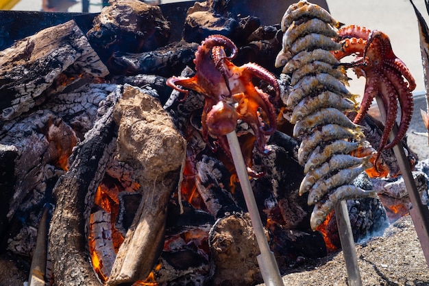 Vue d'une brochette de poisson typique sur les plages de Malaga