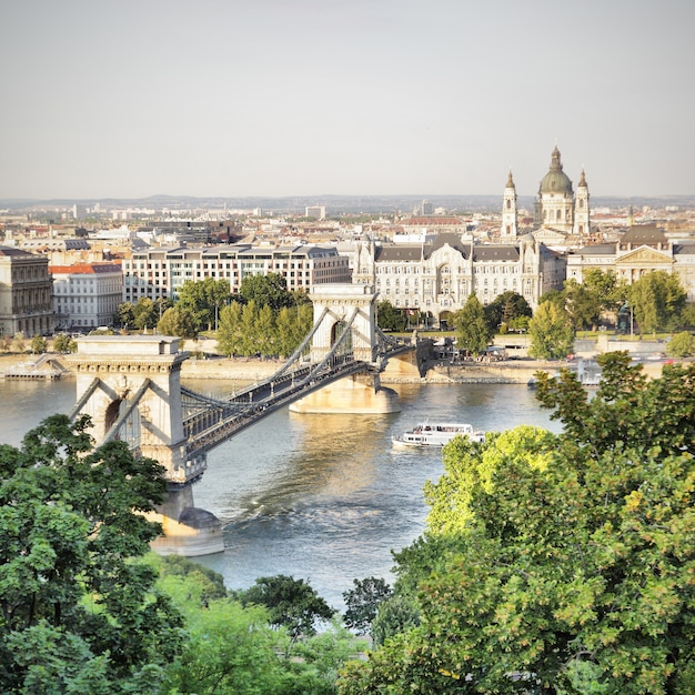 Vue de Budapest avec le pont des chaînes, Hongrie