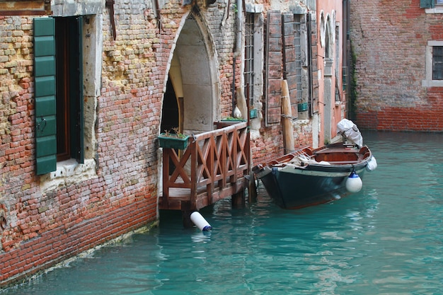 une vue sur le canal de venise