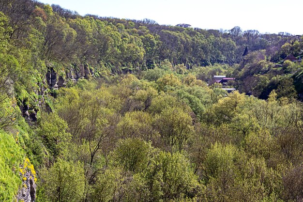 Vue sur le canyon de la rivière Smotrych à KamianetsPodilskyi en Ukraine