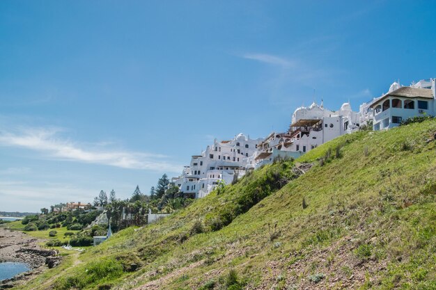 Photo une vue de casapueblo à punta ballena