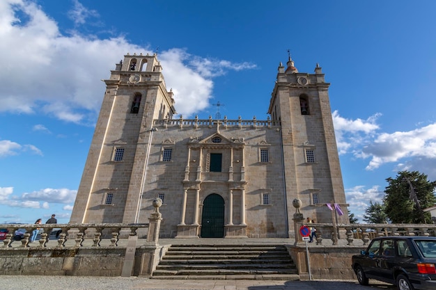 Vue de la cathédrale dans la vieille ville historique de Miranda do Douro Portugal