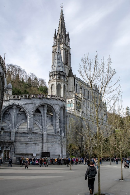 Vue de la cathédrale de Lourdes France