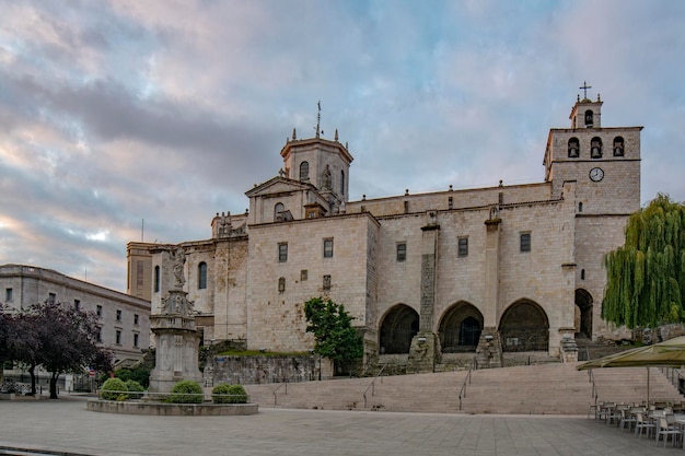 Vue de la cathédrale de Santander Espagne