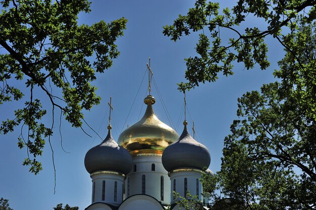 Photo vue de la cathédrale de smolensk du monastère de novodievitchi à moscou