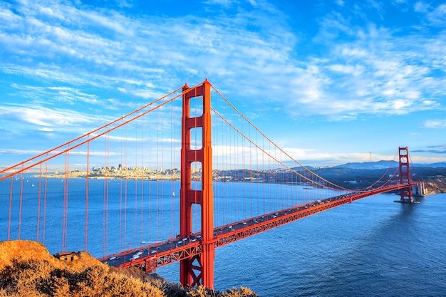 Vue sur le célèbre Golden Gate Bridge à San Francisco, Californie, USA