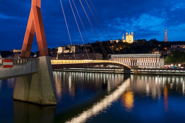 Vue célèbre de Lyon par nuit, France.