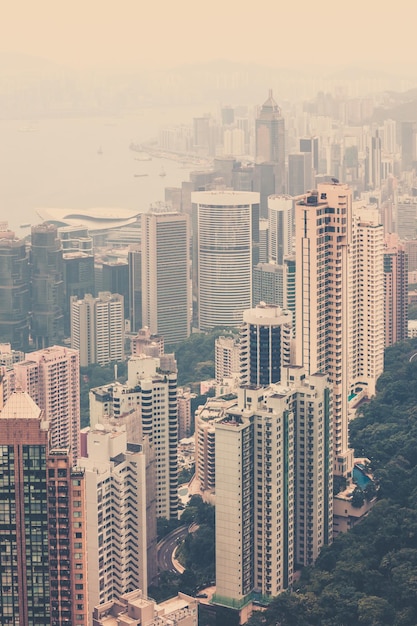 Vue Sur Le Centre-ville De Haze Hong Kong Depuis Le Pic Victoria. Prise De Vue Filtrée