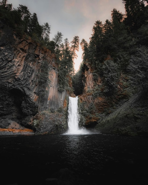 Vue des chutes de Toketee dans l'Oregon, USA