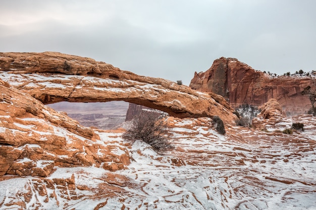 Vue classique de la célèbre Mesa Arch, Canyonlands National Park, Utah, USA