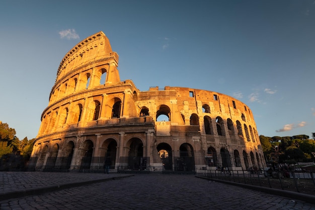 Vue sur le Colosseo Romano (Colisée romain) à Rome, Latium, Italie.