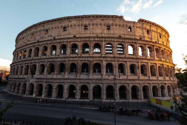 Vue sur le Colosseo Romano (Colisée romain) à Rome, Latium, Italie.