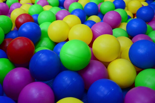 Photo vue complète des boules multicolores