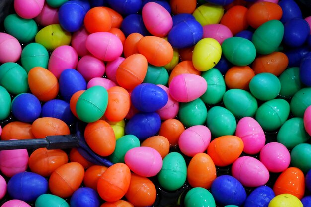 Vue complète des boules multicolores